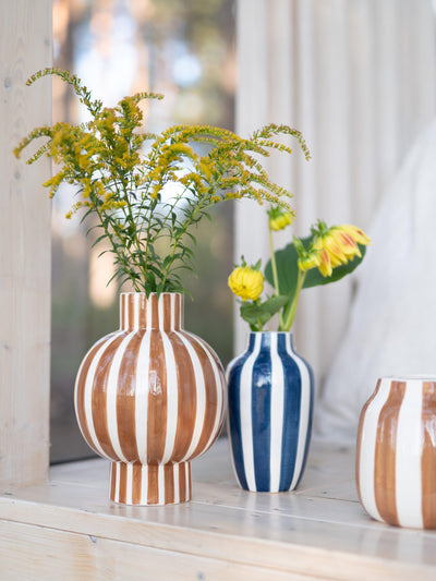 Florero Decorativo  Blanco Con Líneas Marrones De Cerámica