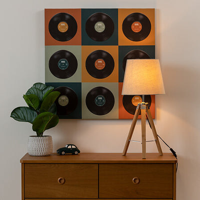 Lámpara De Mesa (Pantalla Beige) Tres Patas De Madera