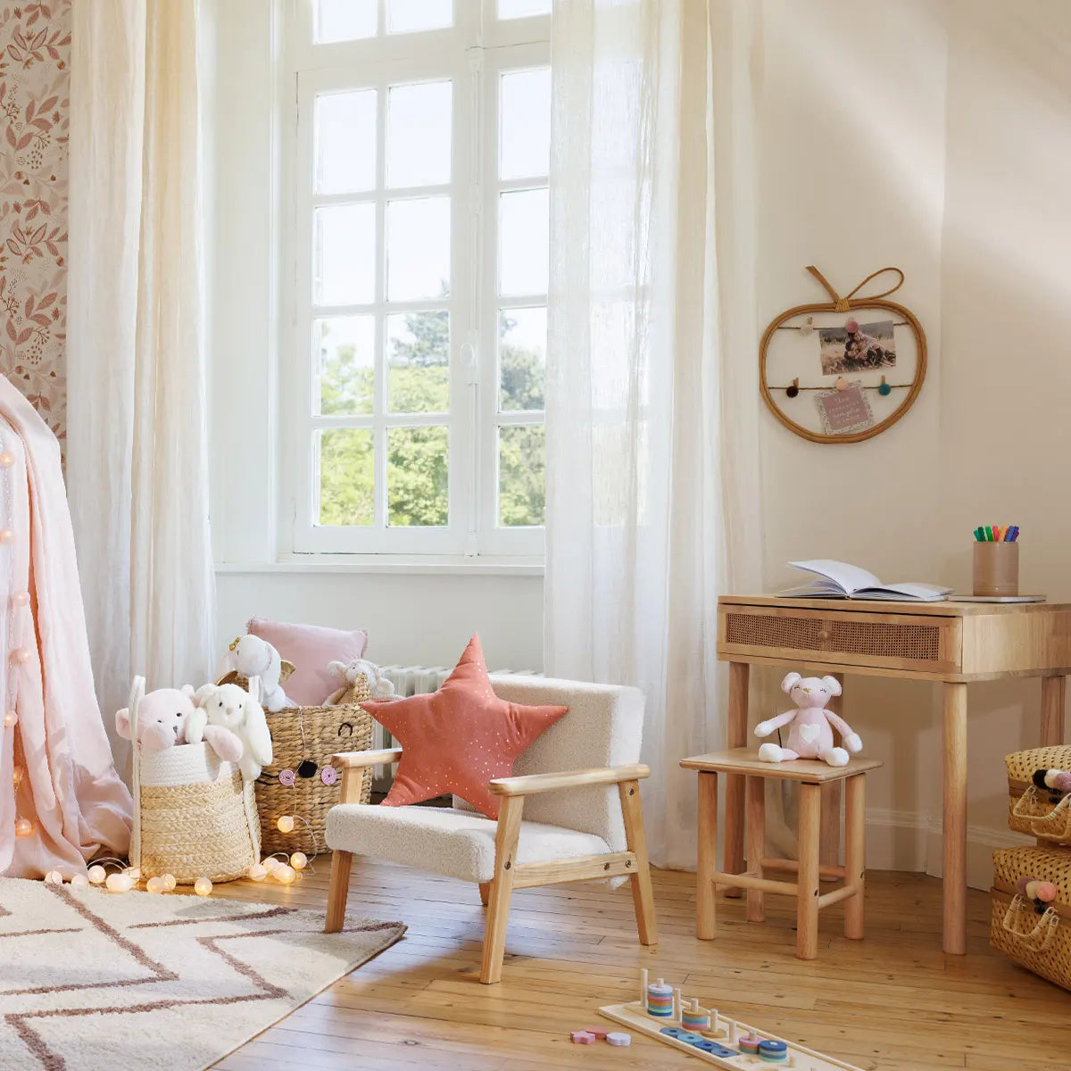 Sillón Pequeño Tapizado (Blanco) Estructura De Madera