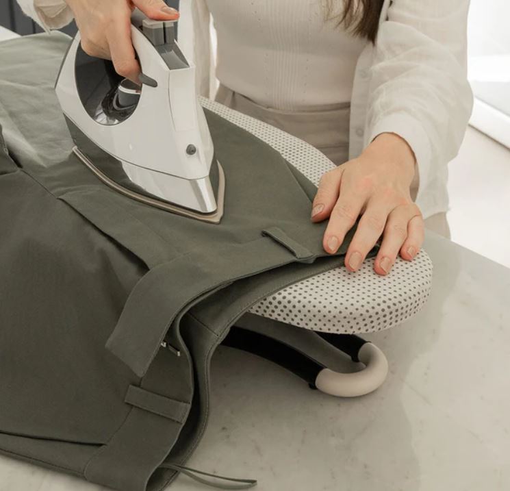 Tabla De Planchar (Beige) Compacta Con Estructura De Metal