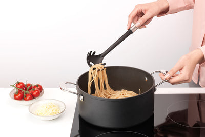 Cucharón Para Espaguetti Plástico (Negro) Mango De Acero