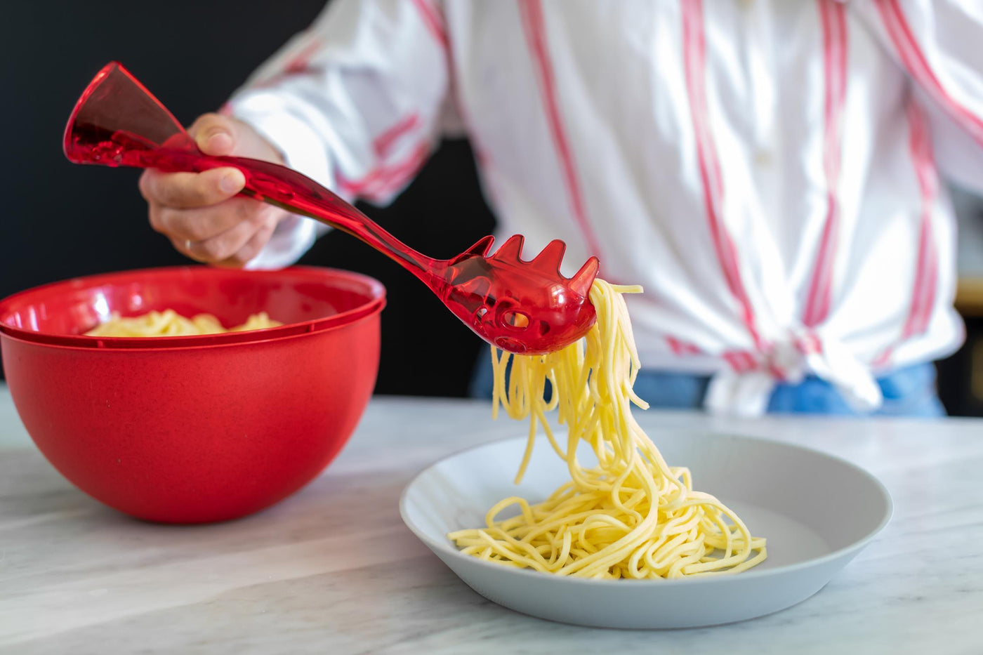 Cucharón Para Servir Espaguettis (Rojo) De Plástico