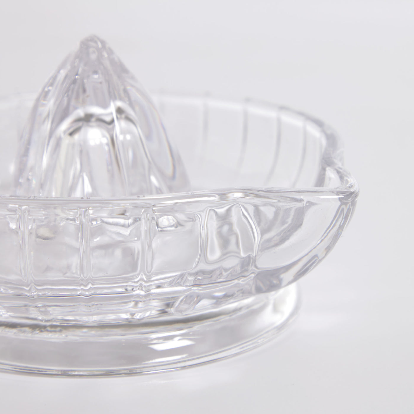 Exprimidor de cítricos transparente de vidrio