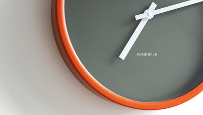 Reloj De Pared (Naranja) De Plástico y Aluminio
